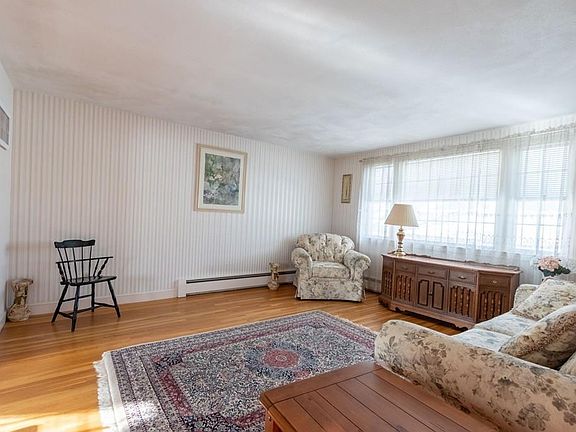 4th image of 5 Crestshire Dr