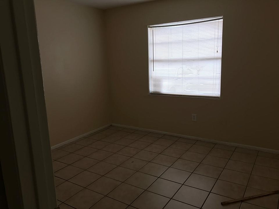 1st image of 7210 N Manhattan Ave APT 913