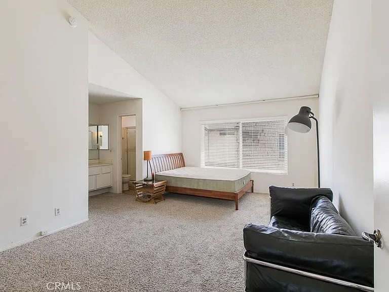 18631 Collins St #30 — Photo 5