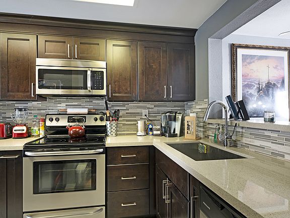 4th image of 41 Bentwood Ln