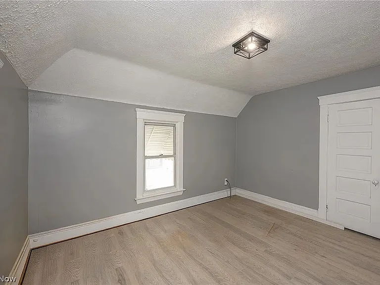 686 E 92nd St — Photo 11