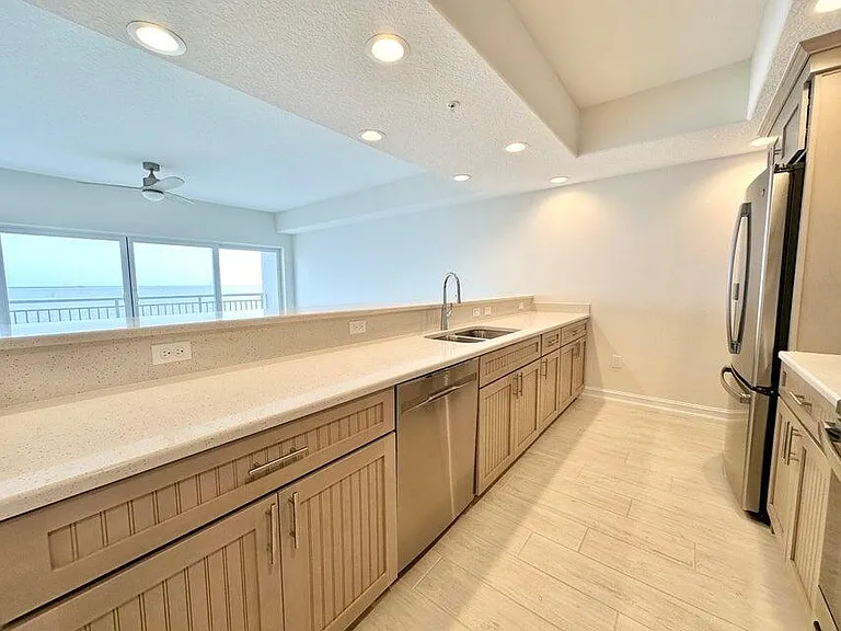 1825 Riverside Dr #404 — Photo 13