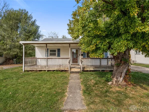 233 Pat Ln, Fairborn, OH 45324