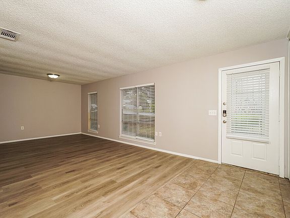 5th image of 16327 Ross Oak St