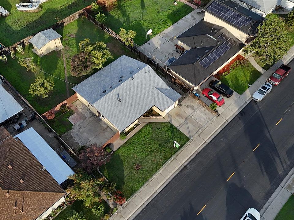 1st image of 16039 Cambridge Dr
