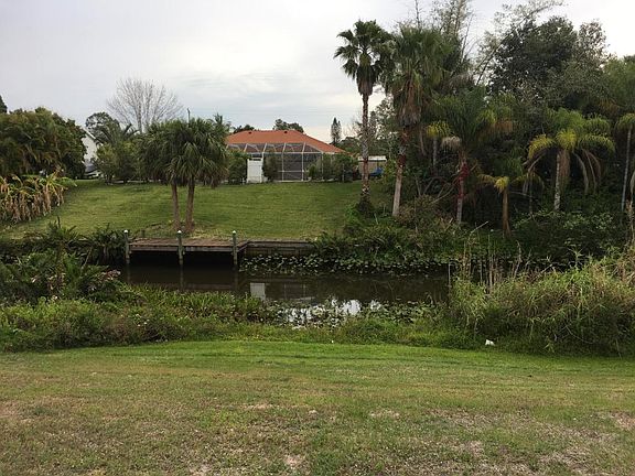 3rd image of 579 NE Solida Cir