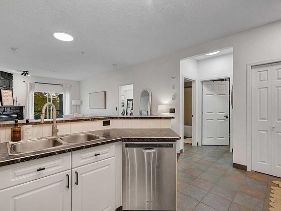5th image of 126 14th Ave SW #417