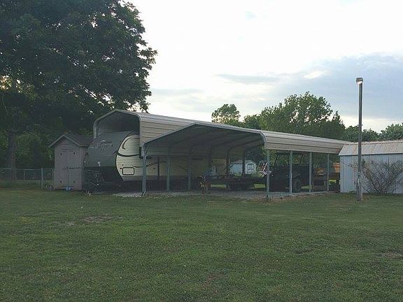 5th image of 17950 Oaklawn Dr