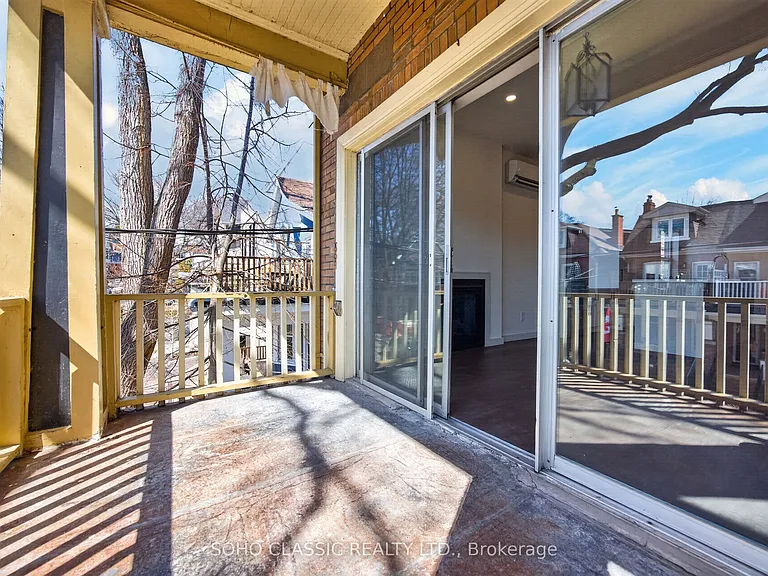 23 Fernwood Park Ave #MAIN FLOOR — Photo 9