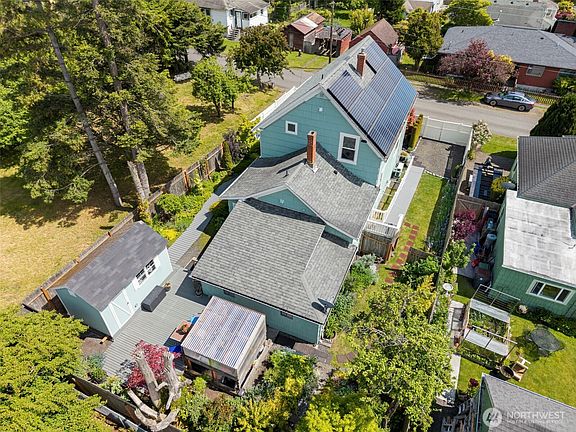 2nd image of 1526 Blaine Street