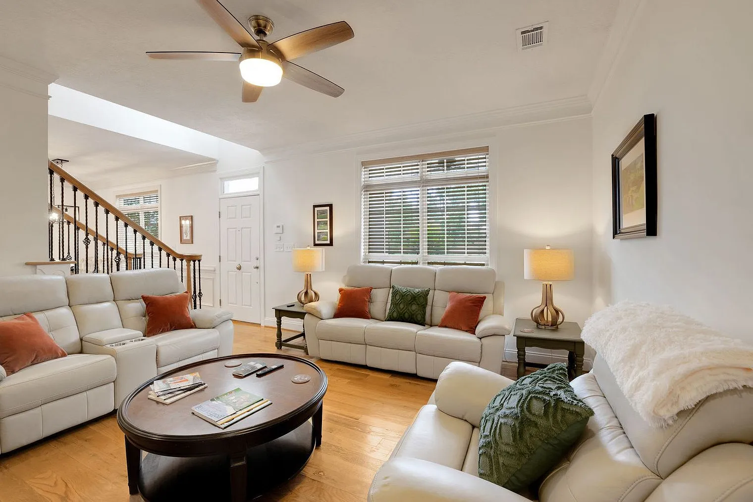 3 bed, 2.0 bath, 1819 sqft, $4,990 — Photo 1
