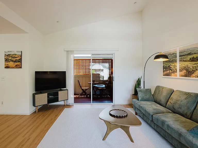 Parkwood Court Apartments — Photo 11
