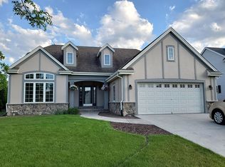 1723 Prairie Dr, West Bend, WI 53095