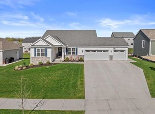 635 Mary Way, Slinger, WI 53086