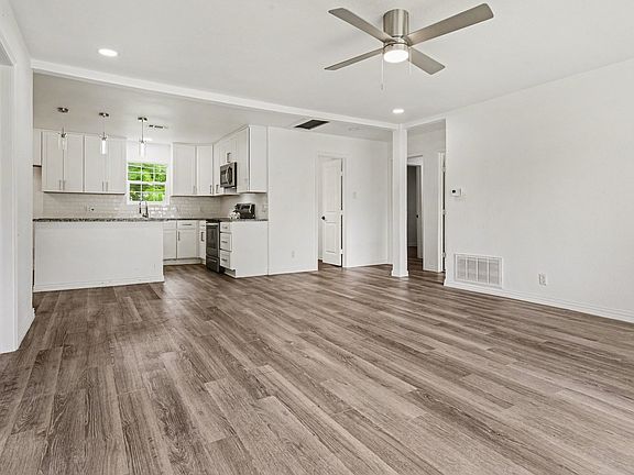 3rd image of 2610 Hillcrest Ave