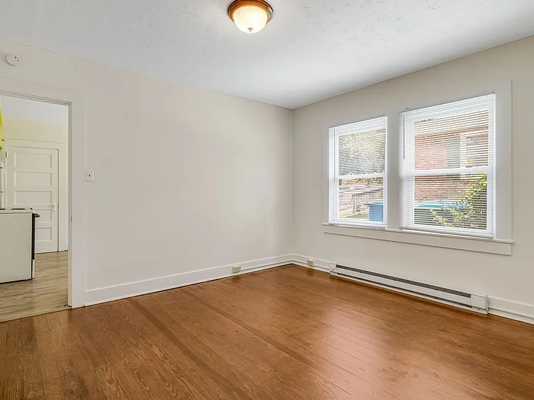 303 Dennis St — Photo 10