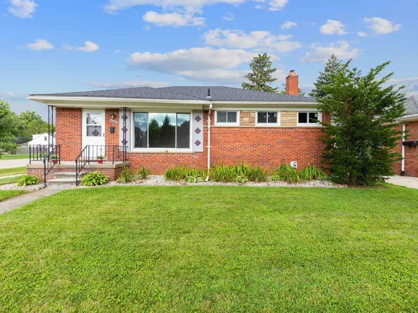 26501 Ursuline St, Saint Clair Shores, MI 48081