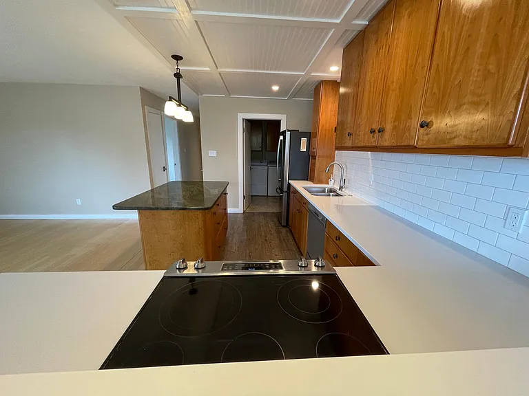 1170 Monroe Dr — Photo 5