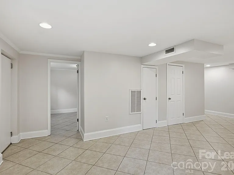 3101 Selwyn Ave — Photo 14
