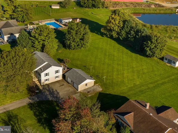 4041 E Newport Rd, Gordonville, PA 17529