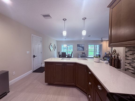 3rd image of 4822 Gamling Ln