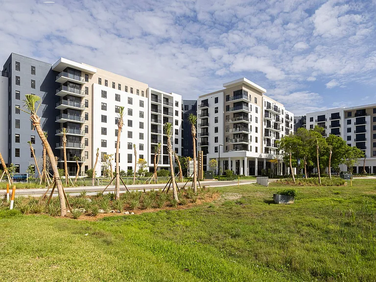 BuildingPhoto (2)