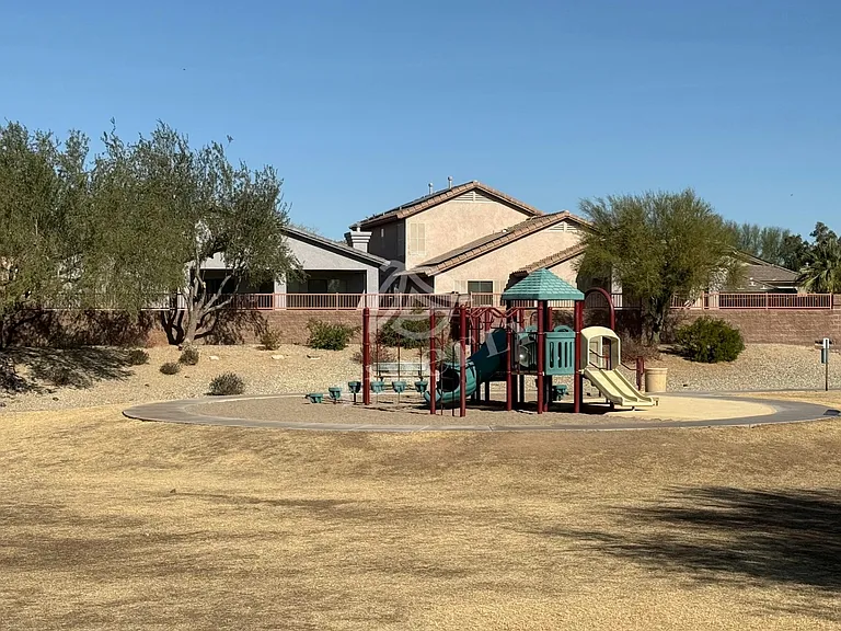 6509 W Red Fox Rd — Photo 36