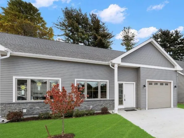 4 W Valley Cir, West Warwick, RI 02893