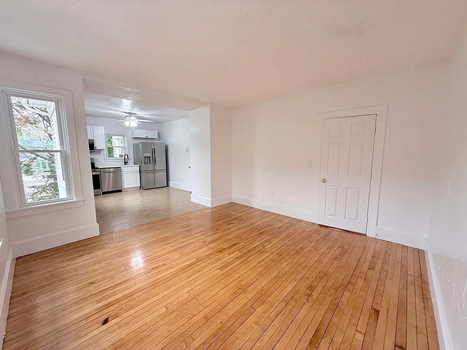 2 bed, 863 sqft, $2,400 — Photo 1