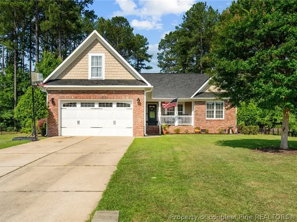 520 Orchard Falls Dr, Spring Lake, NC 28390