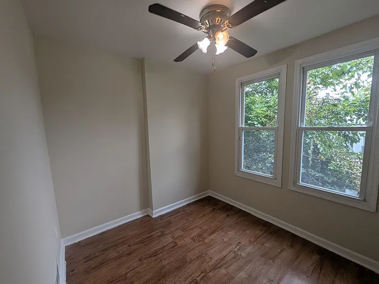232 E Garrett St — Photo 9