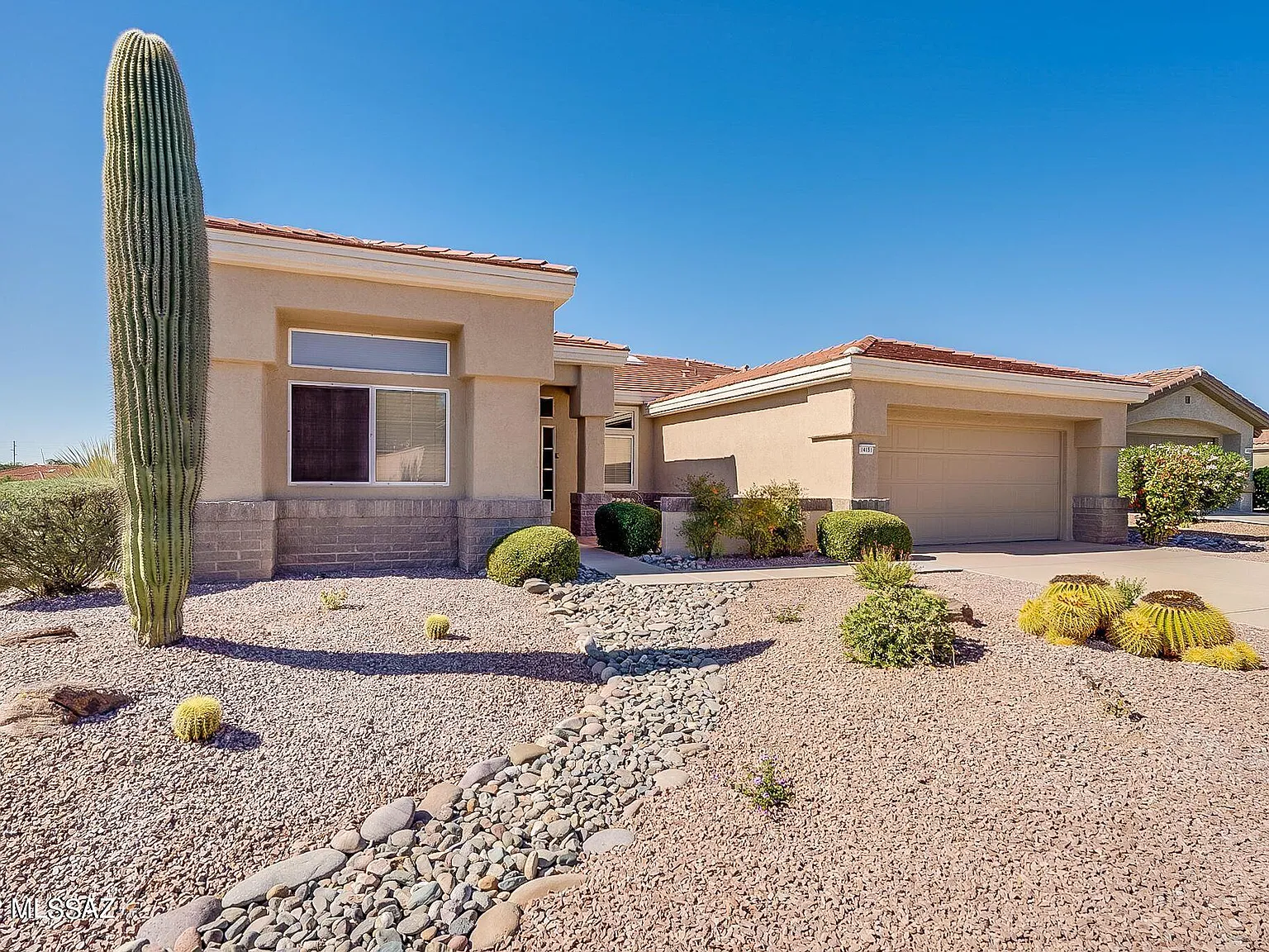 3 bed, 3.0 bath, 2096 sqft, $3,200 — Photo 2