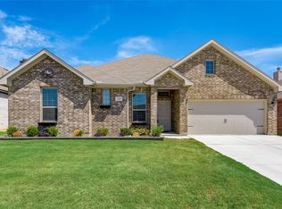 1449 Lakeview Dr, Azle, TX 76020