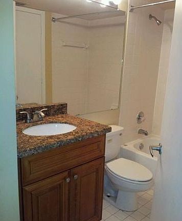 4th image of 1008 The Pointe Dr