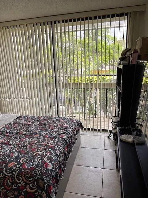 2 bed, 1.0 bath, $4,200 — Photo 2