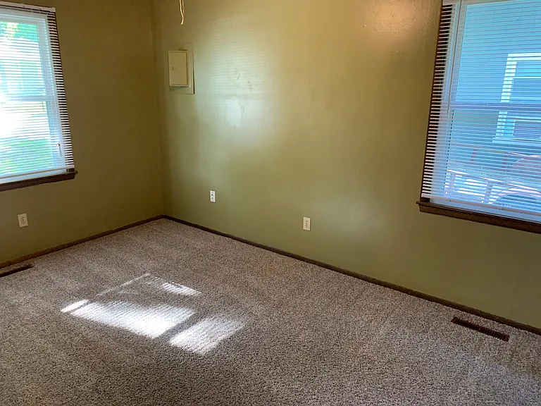223 S Meadowview Ave — Photo 17