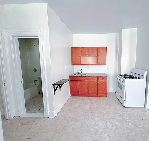 82 Rowe Ave #2S Photo 1