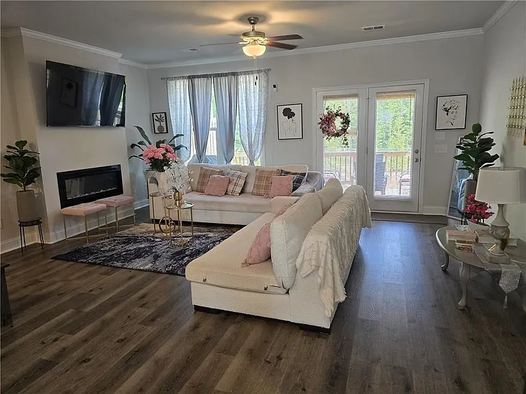556 Amarante Cir — Photo 2
