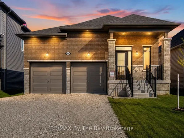 15 Union Blvd, Wasaga Beach, ON L9Z 1J7