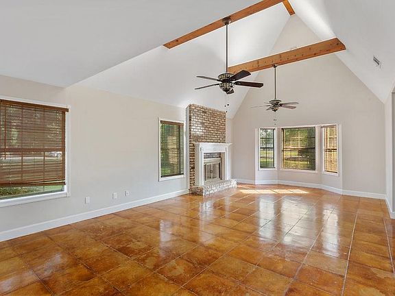 5th image of 1432 Pin Oak Dr