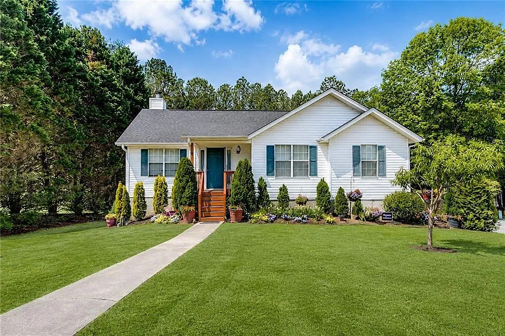 5 bed, 3.0 bath, 3048 sqft, $2,500 — Photo 1