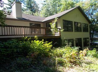 E2260 Maple Ln, Waupaca, WI 54981