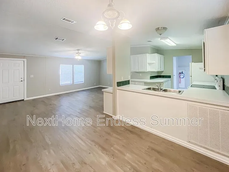 608 Bee Bee Dr — Photo 5