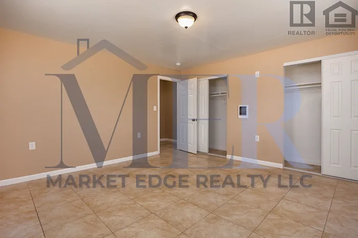 2501 W Belmont Ave #4 — Photo 17