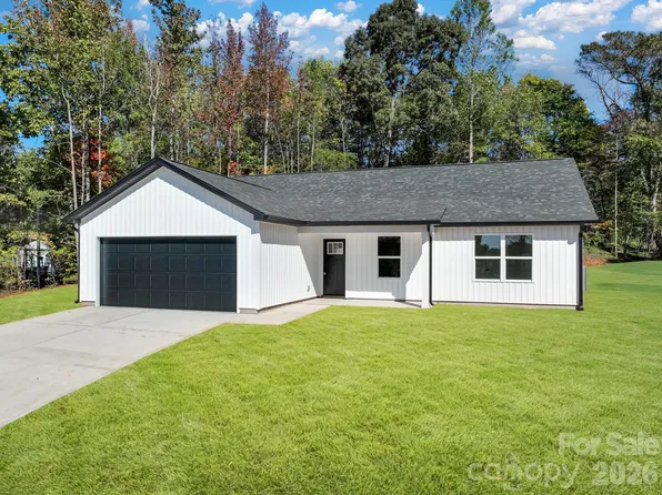 140 Four Andrews Dr, Harmony, NC 28634