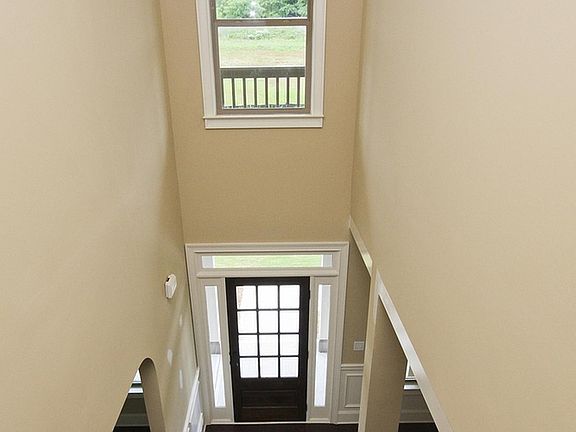 Open 2 story foyer area