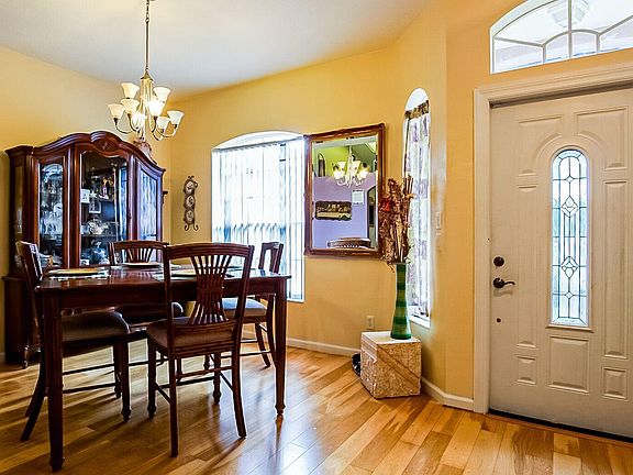 4th image of 2565 SE Mariposa Ave