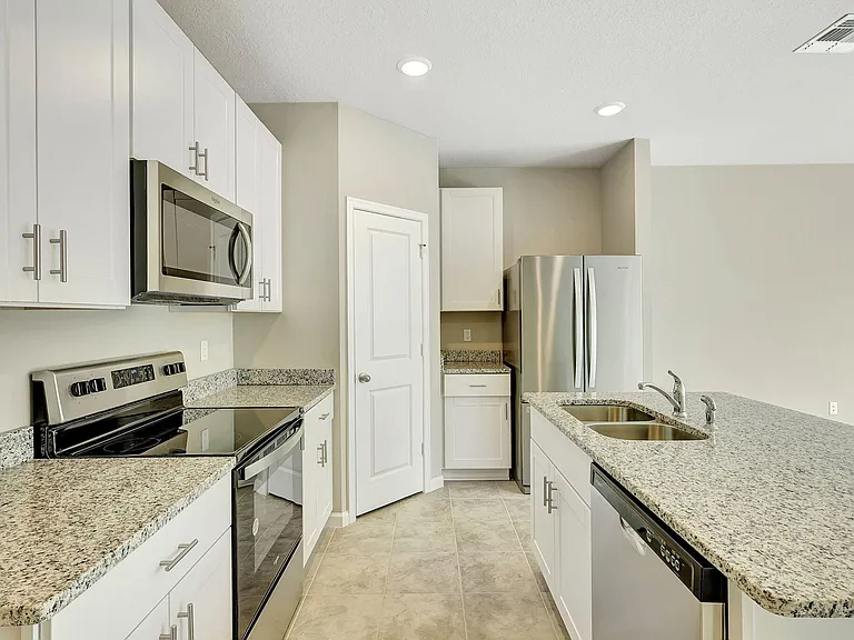 5694 SE Edgewater Cir — Photo 6