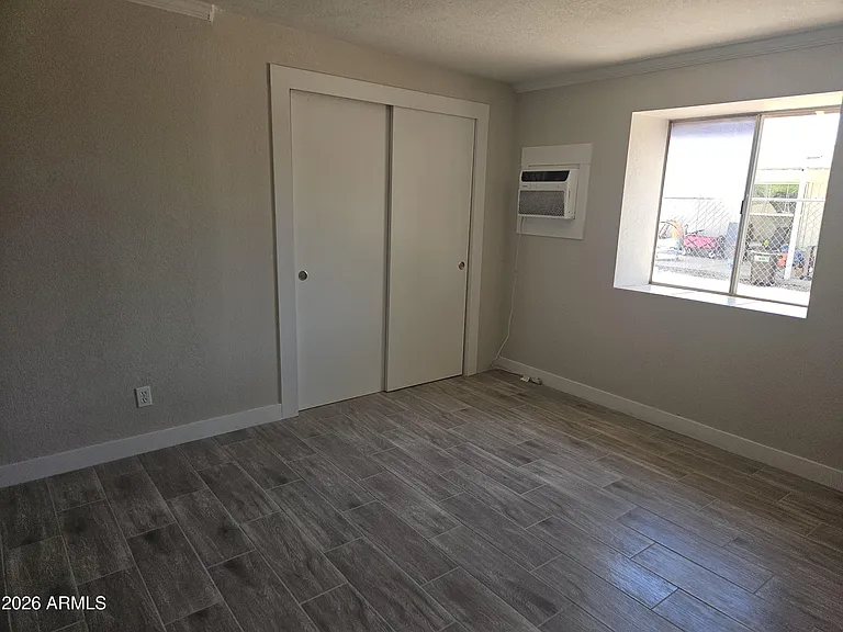 1584 N Wood St — Photo 6