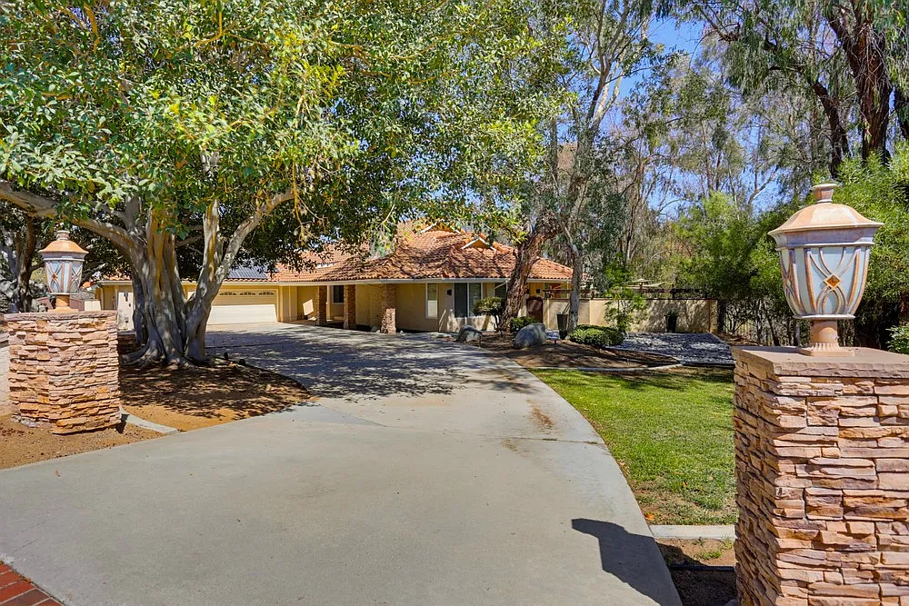 5 bed, 2.5 bath, 3771 sqft, $6,795 — Photo 2